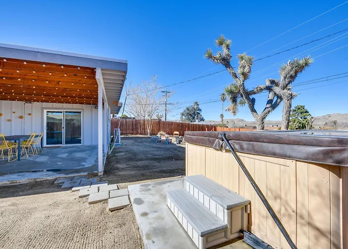 Joshua Tree Vacation Home With Private Hot Tub!